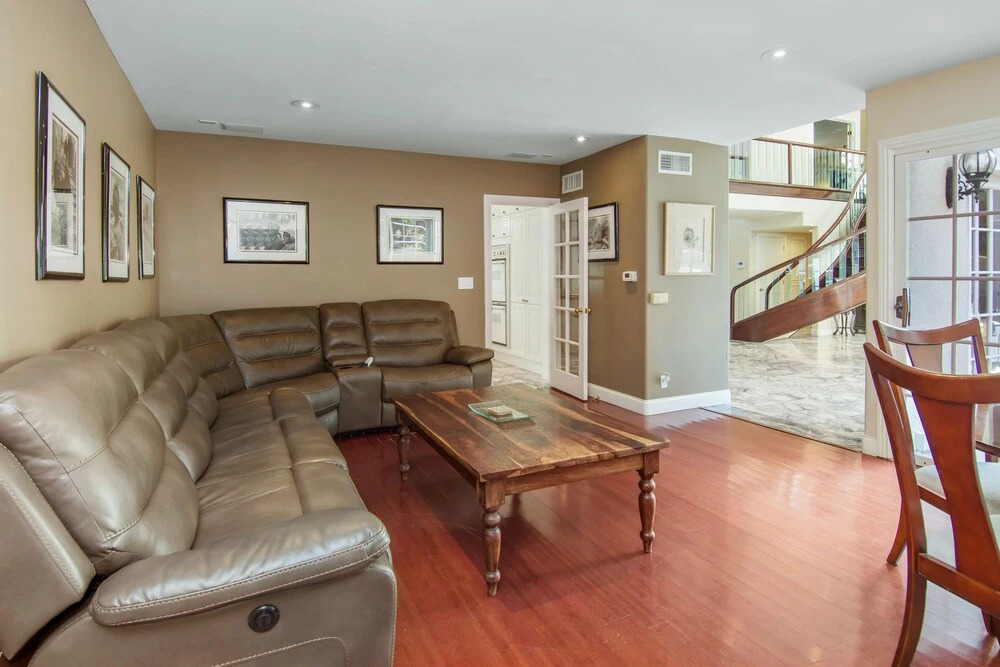 Hollywood Hills Upscale