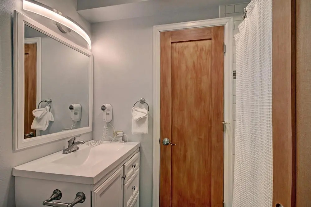 Perfectly Located 2 Story 2br 2ba Close To Lifts + Downtown 1 Bedroom Condo by RedAwning