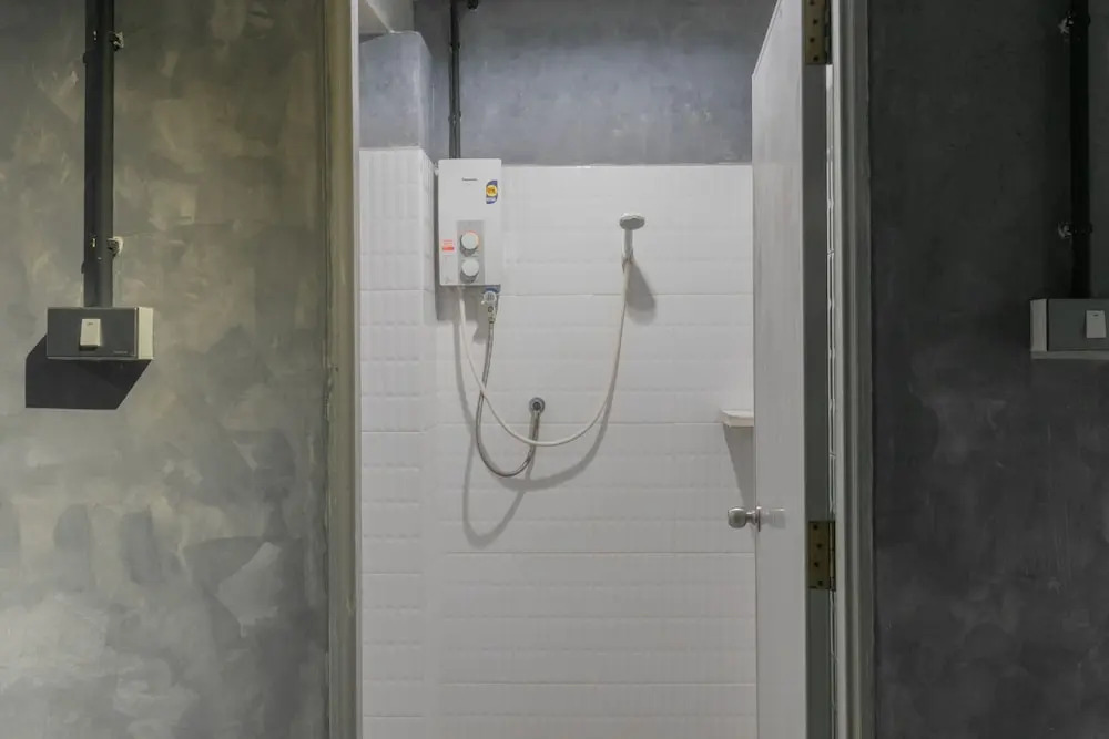 M Gray Hostel & Cafe
