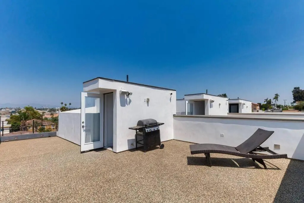 2 Luxury Modern 8 Bedroom Home with Rooftop Decks
