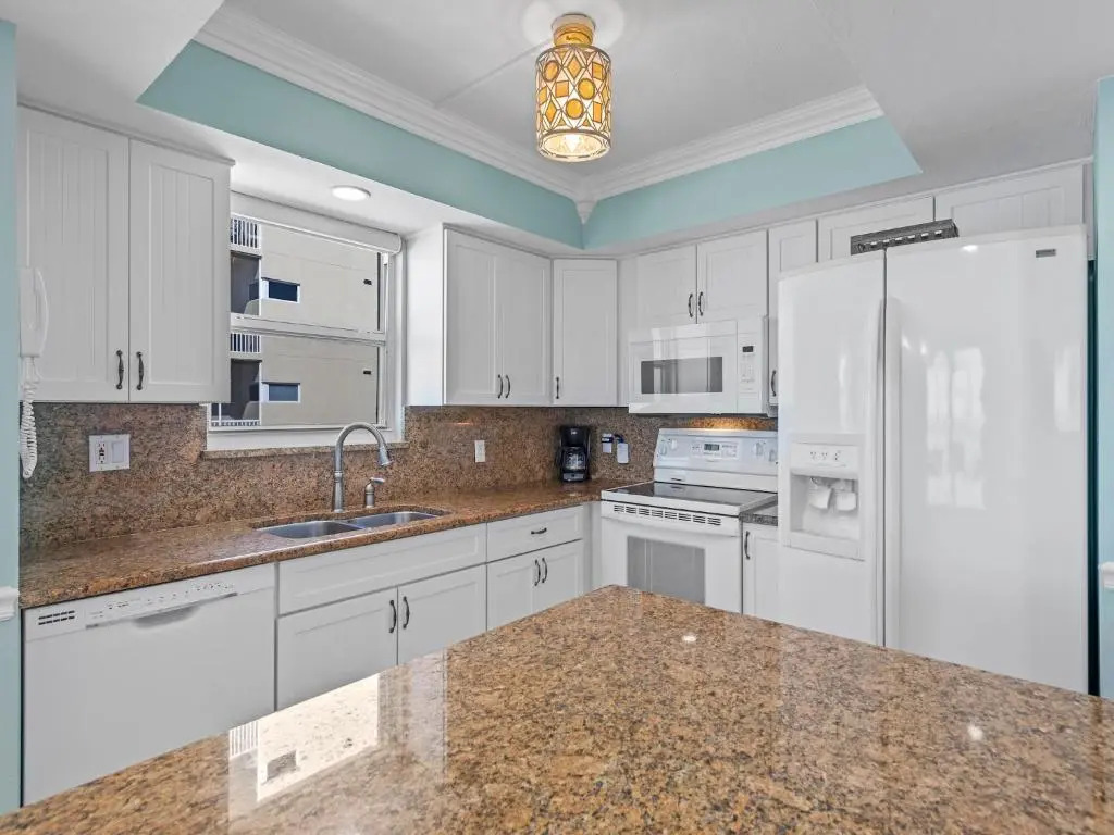 Estero Island Beach Villas 706, 2 BR, Penthouse, Gulf Front, Pool, Sleeps 6