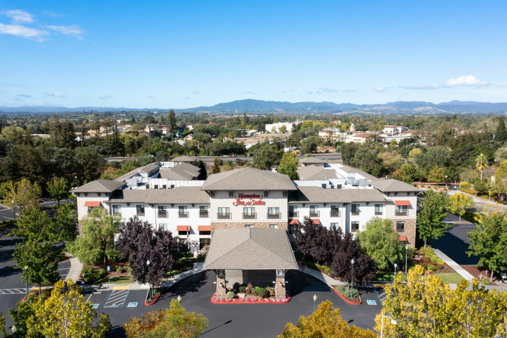 Hampton Inn & Suites Windsor-Sonoma Wine Country