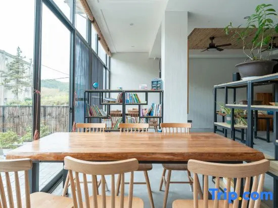 It's reported that you have a home stay on the rooftop