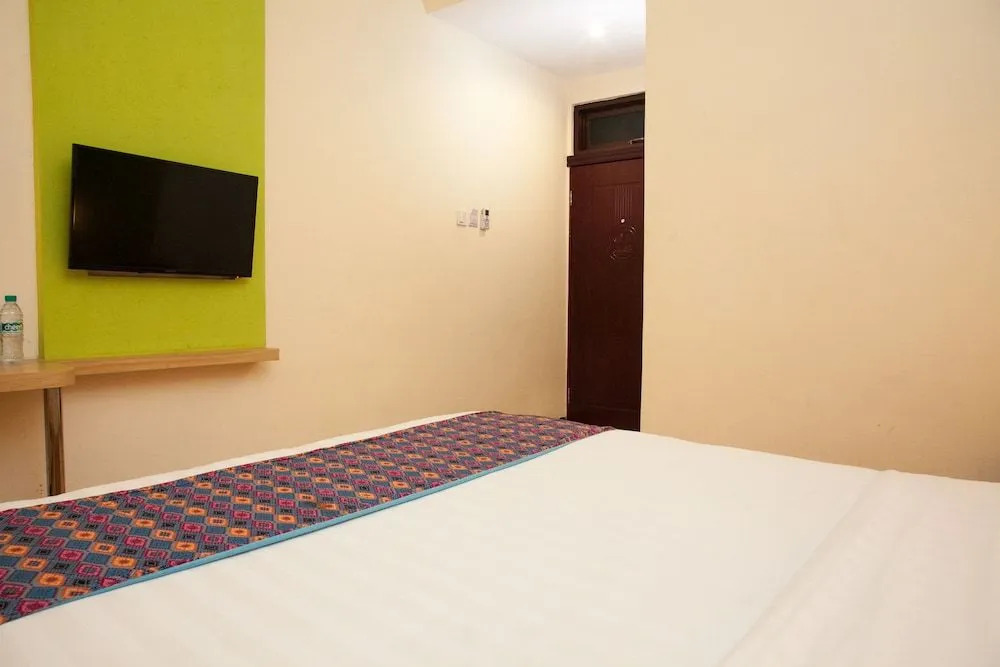 RedDoorz near Kawasan Industri SIER 2