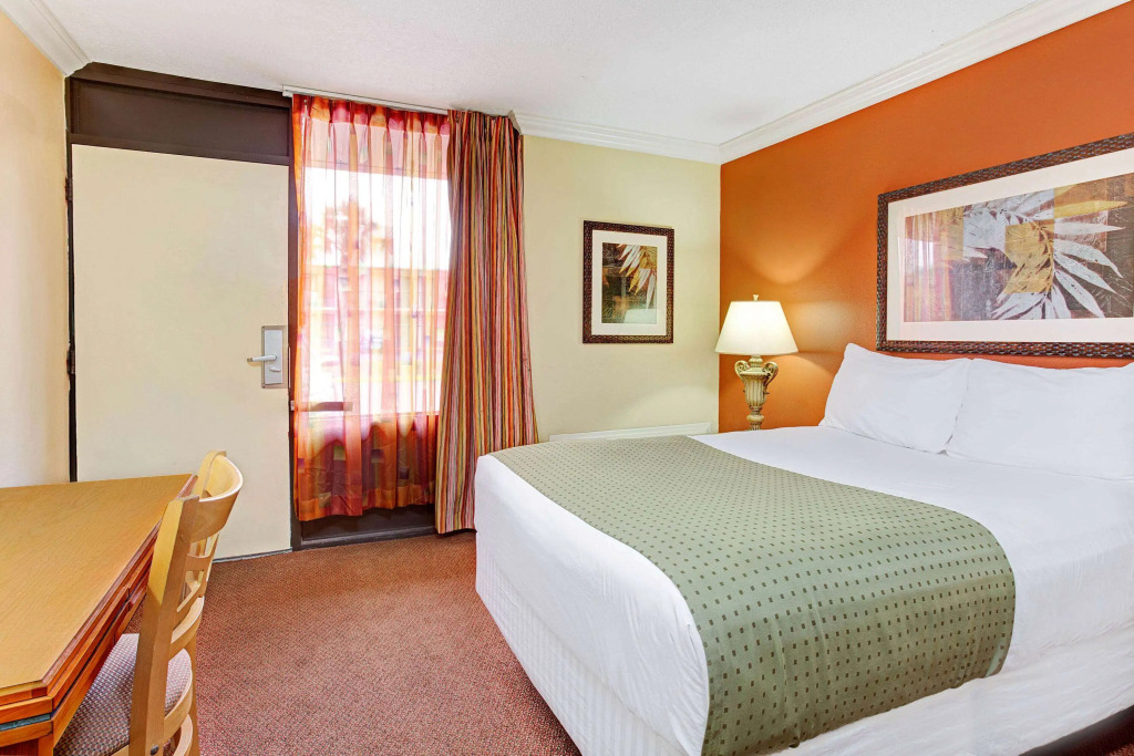 Days Inn by Wyndham Kissimmee West