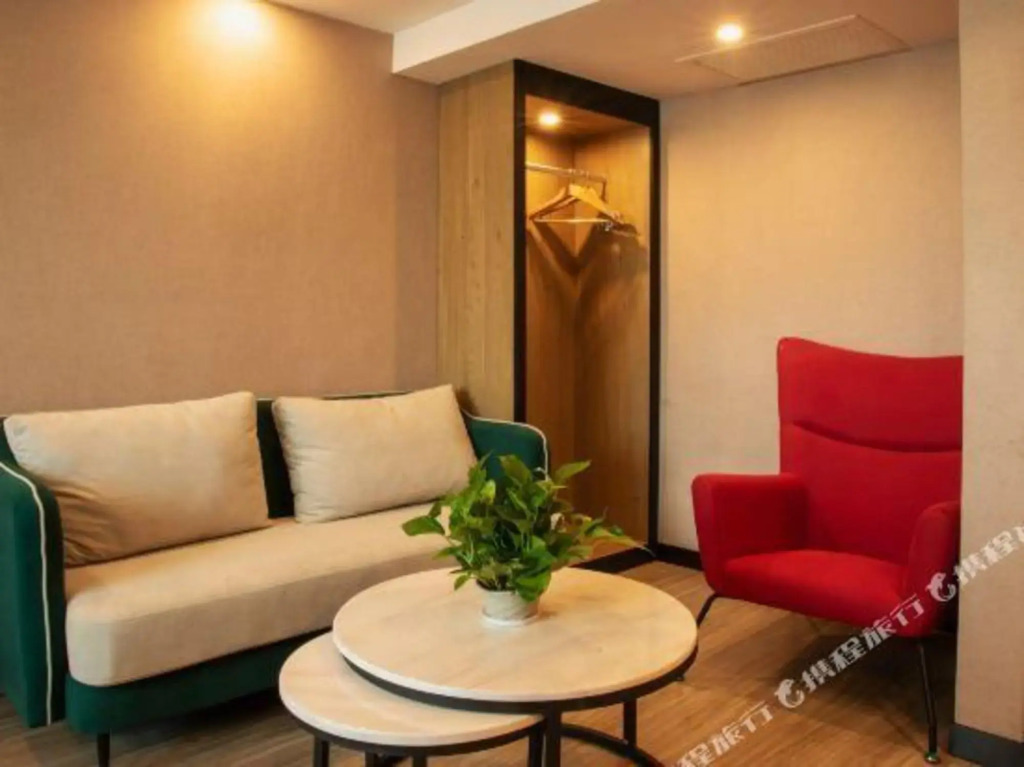 Upandin Hotel (Huaihua South of High-speed Railway Station)