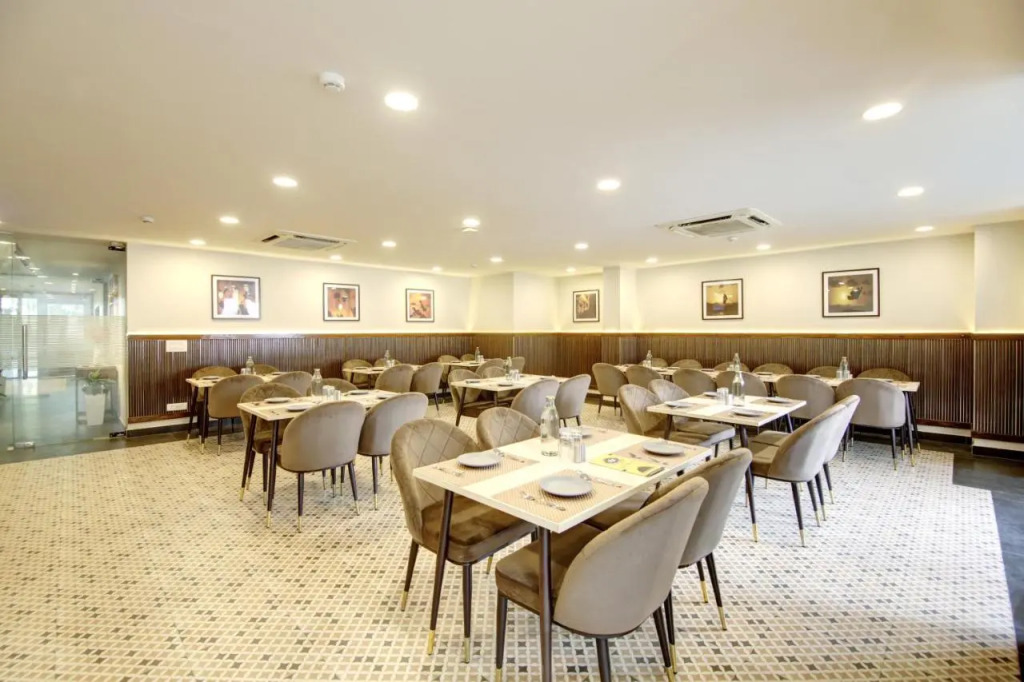 Saltstayz Select - Golf Course Road & Sector 27