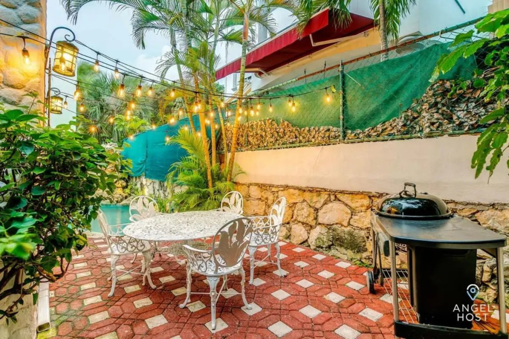 6Br Villa W Pool, Bbq & Backyard