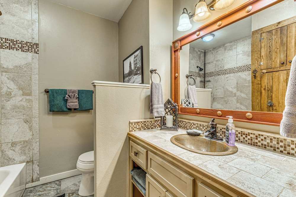 2 Mi to Midtown: Ruidoso Retreat w/ Hot Tub!