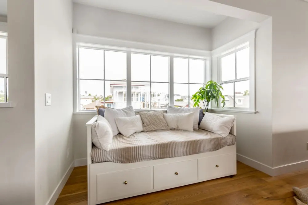 3440 Saint Deyns St House by RedAwning