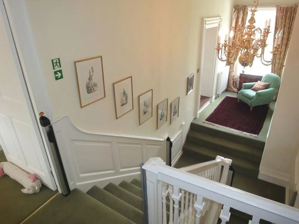 Abbots Manor