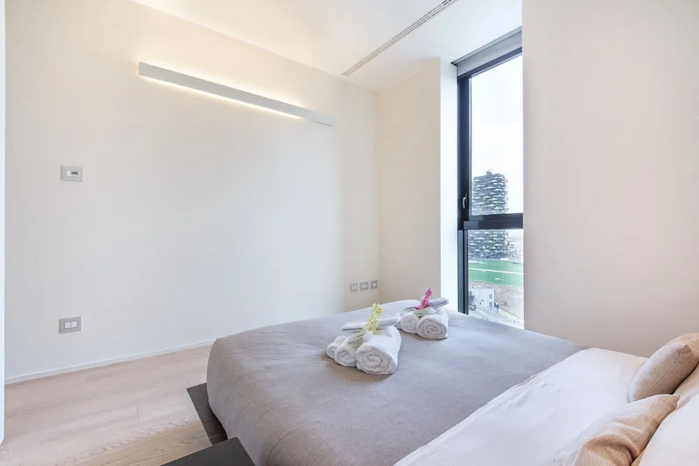 Stylish elegant Apartment in Torre Solaria with exclusive Milans view