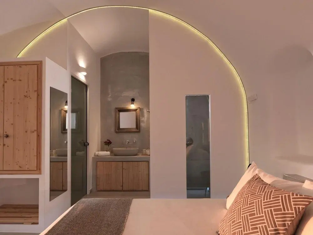 Elysian Santorini Oia Executive Villa With Private Indoor or Utdoor Plunge-pool With Sea Sunset View up to 2 Guests