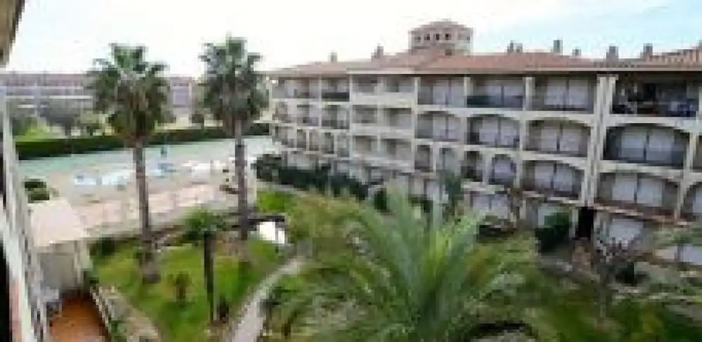 Apartamento con terraza cerca del centro