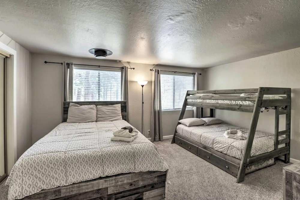 6 Mi to Heavenly Mountain: South Lake Tahoe Rental