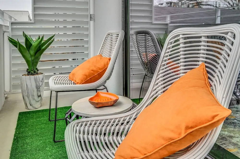 Lllume Ultramodern Community Bonus Room 1 Bedroom Condo