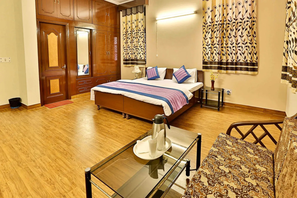 OYO Flagship 402 Hotel Noida Residency