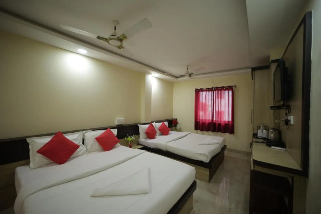 Treebo Golden Inn, 700 Mtrs From Promenade Beach