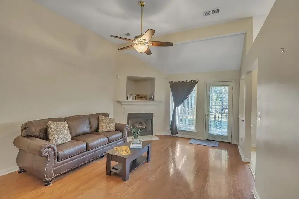 Charming Comfortable Memphis Getaway 3 Bedroom Home by Redawning