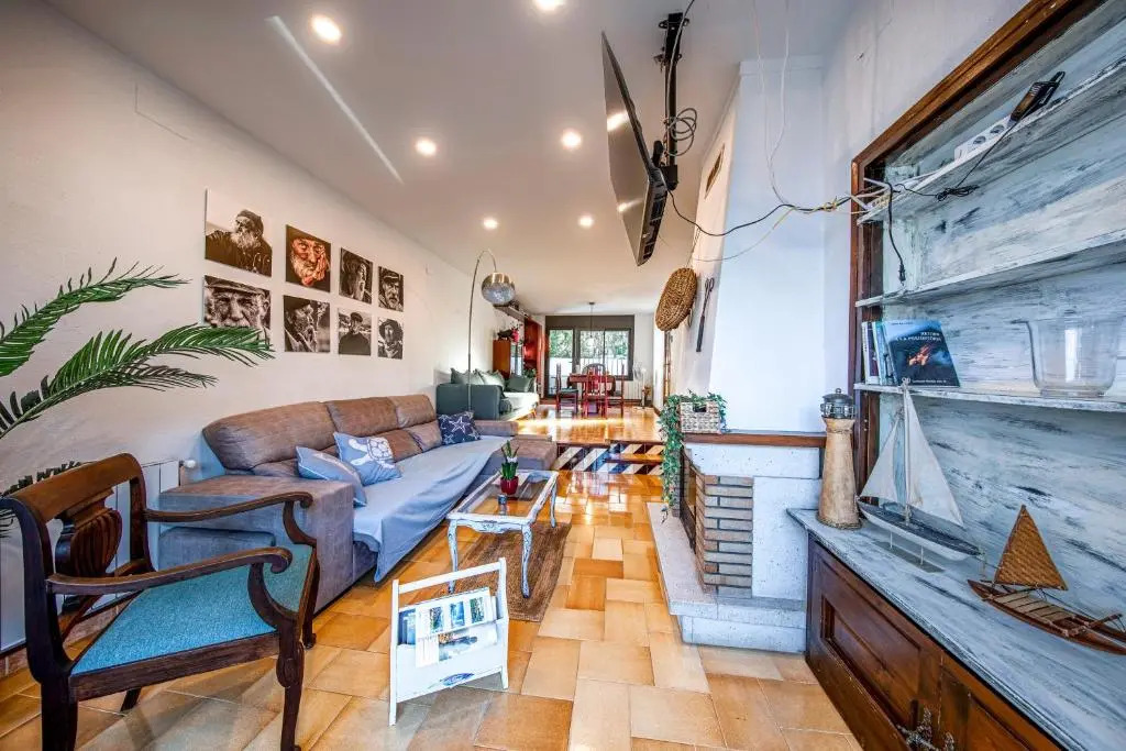 HOUSE APARTMENT LESCALA