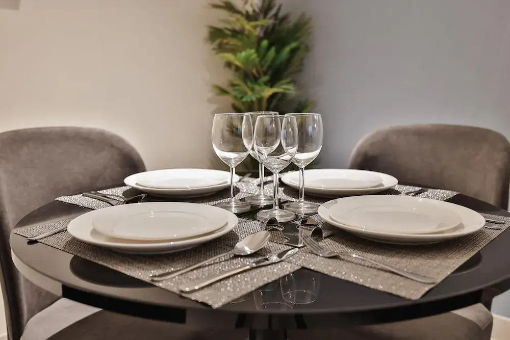 Luxe 1Bed Apt - Balcony & View