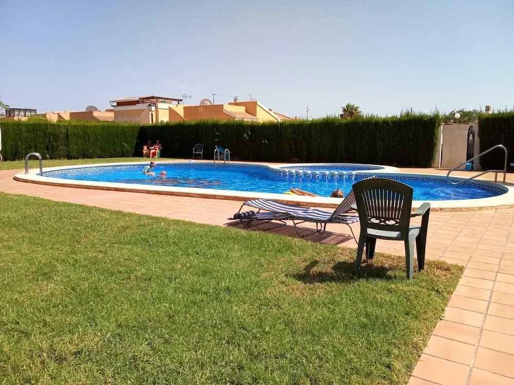 A Quiet House In The Neighborhood Of Urbanizacion Club Salino