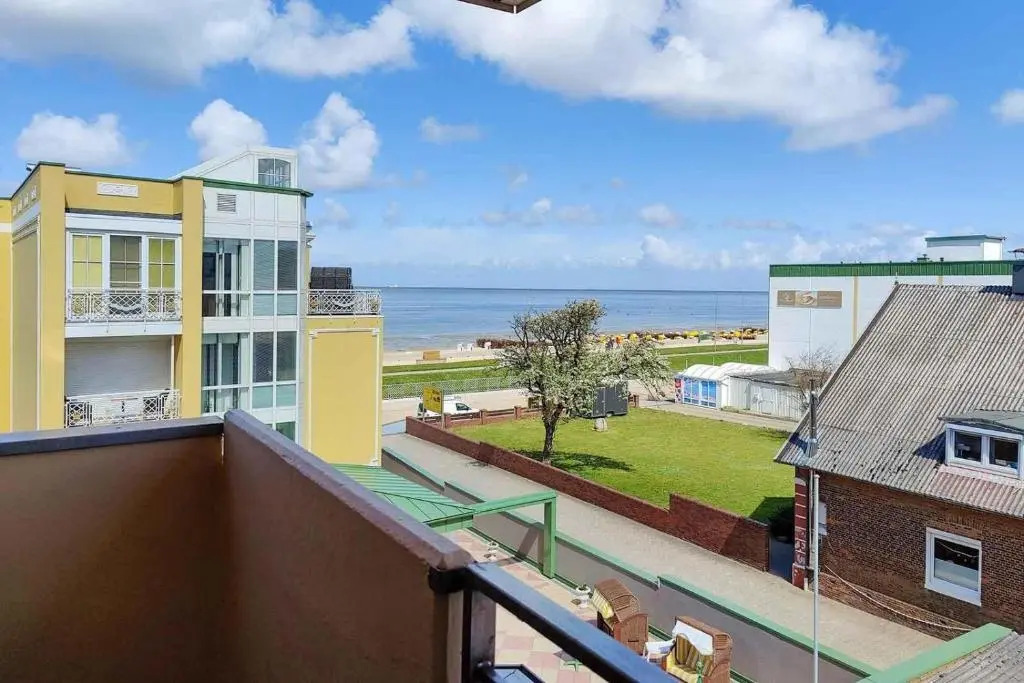 Große Ferienwohnung 8 im Haus Seeluft mit drei Balkonen und Meerblick