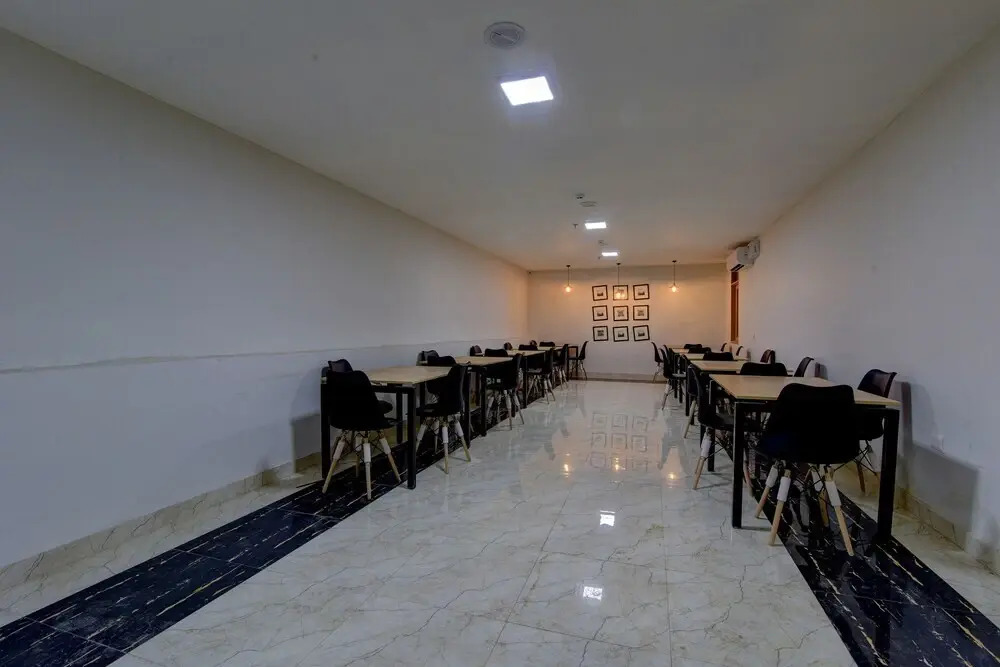 Nazeer Hotel By OYO Rooms