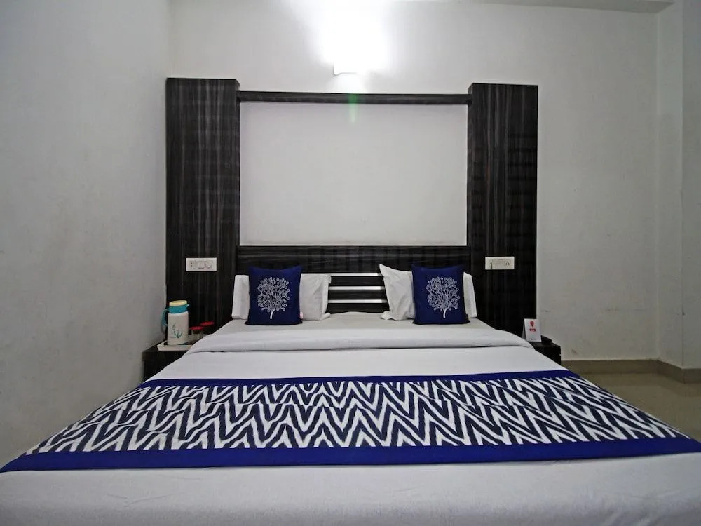 OYO 5093 Hotel Broadway