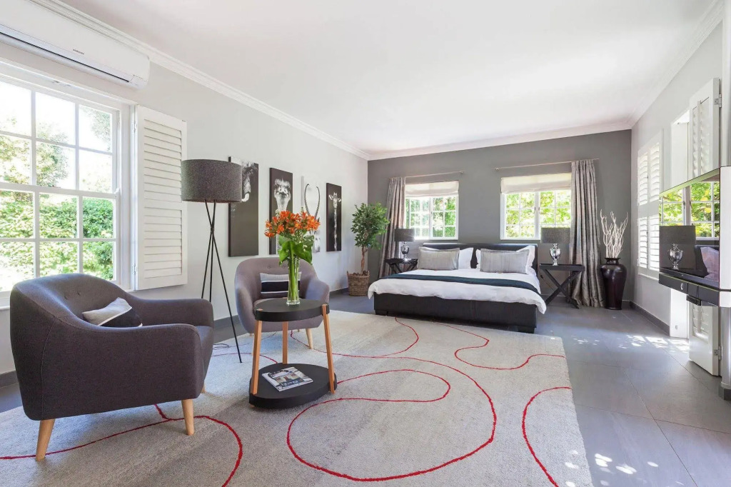 14 on Klein Constantia, Adults only
