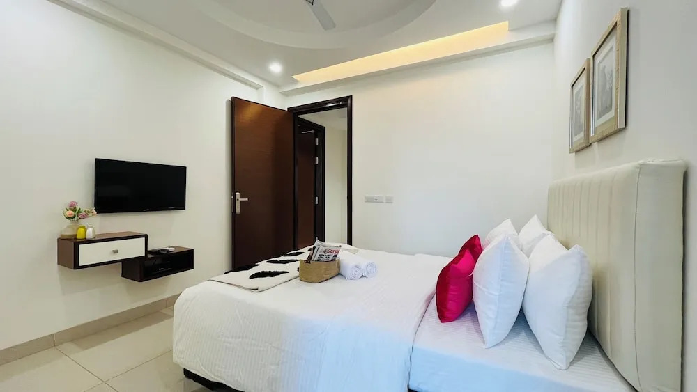 BluO 3BHK Golf Course Road Balcony Lift