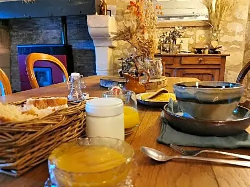 Au Pied Du Tilleul