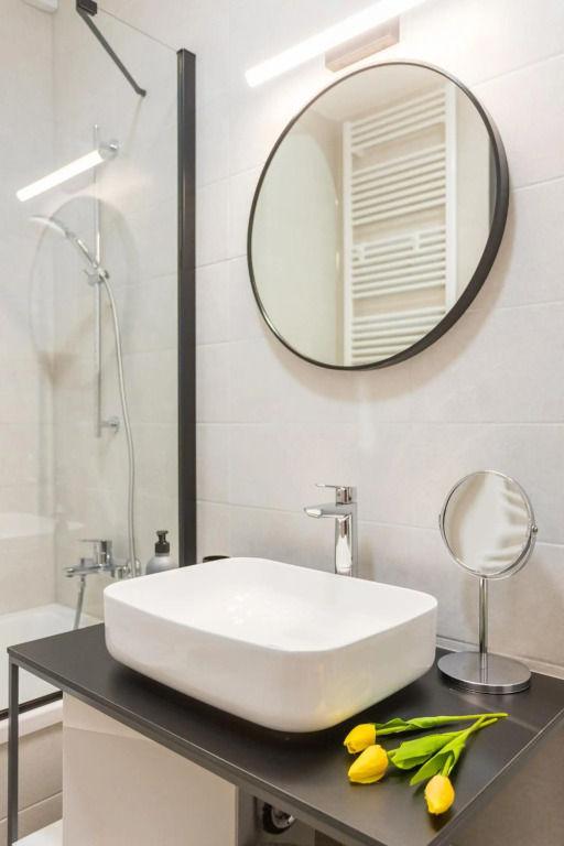 COZY and ELEGANT apartment, 3 premium bedroom with FREE private parking
