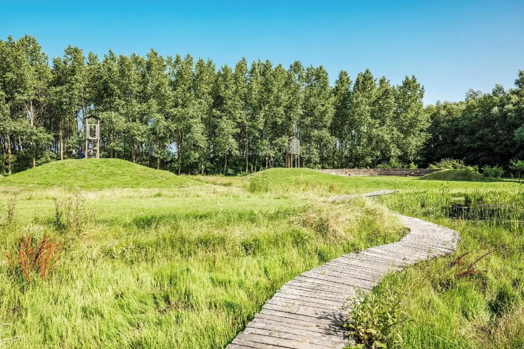 Flat by the Seaside With Stunning Ocean Views