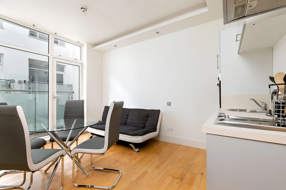 Holloway Road Apartments (Peymans)