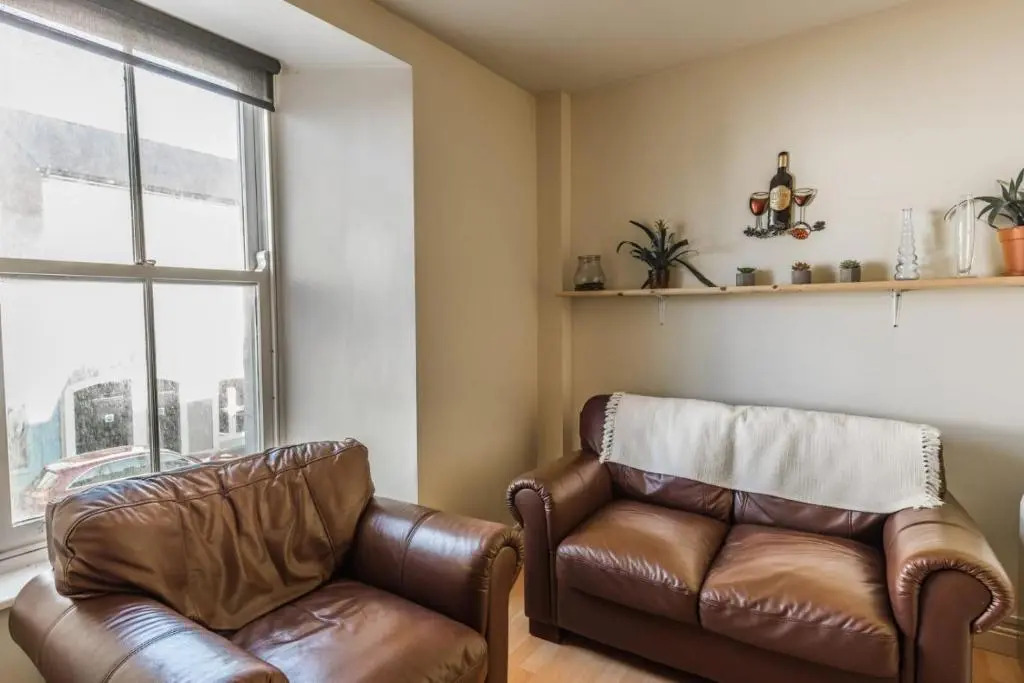 Walshs Apartments , Apt 1