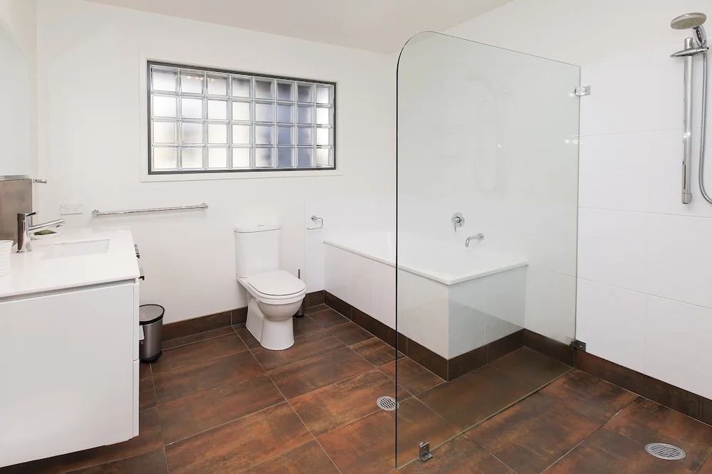 Ned Kelly's Retreat - Sophisticated style with modern convenience and