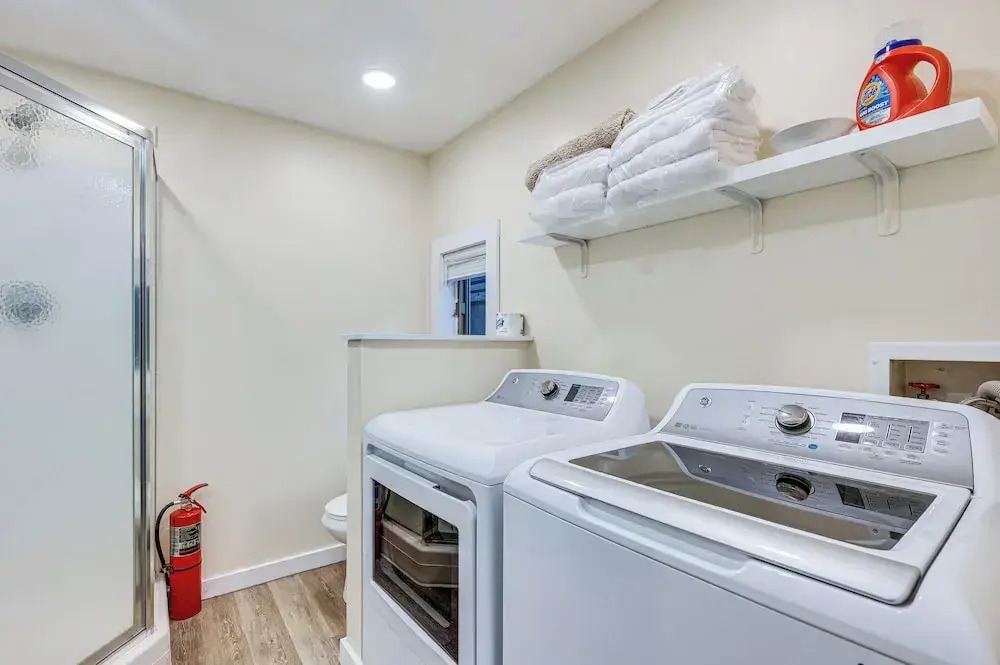 White Mountains Home w/ Hot Tub - Walk to Town!