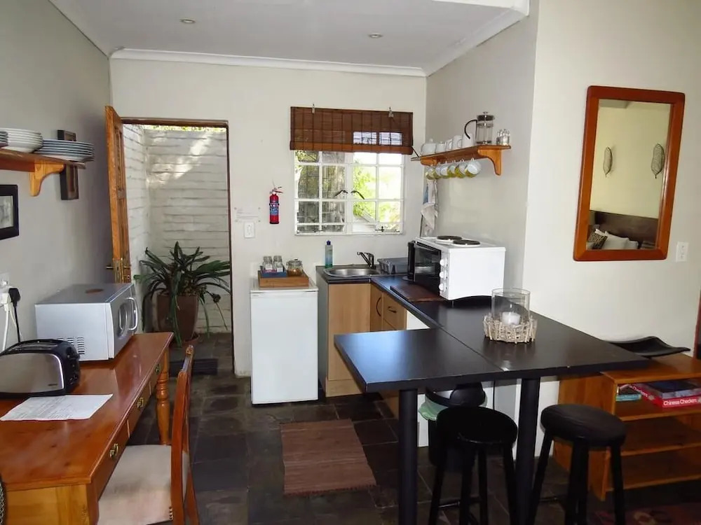 8 Landsdowne Bed and Breakfast