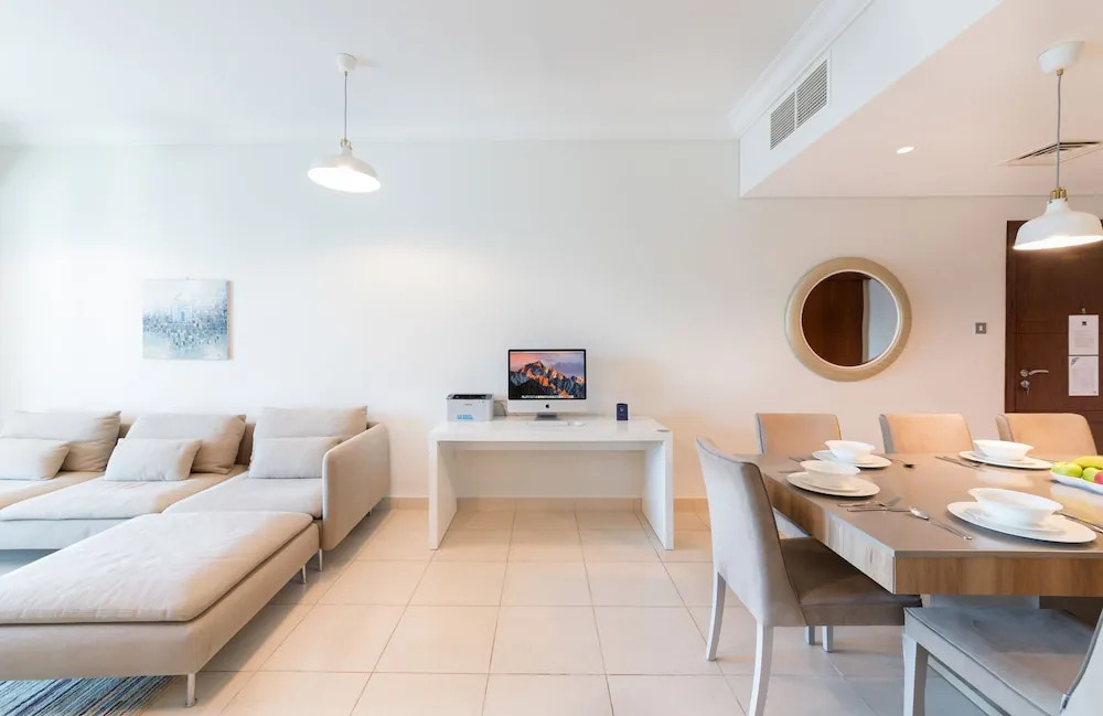 Maison Privee - Sterling Tower West
