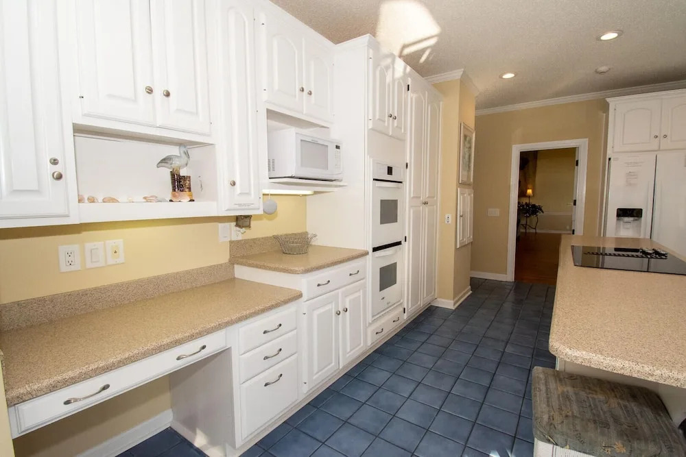 101 Ocean Point Dr