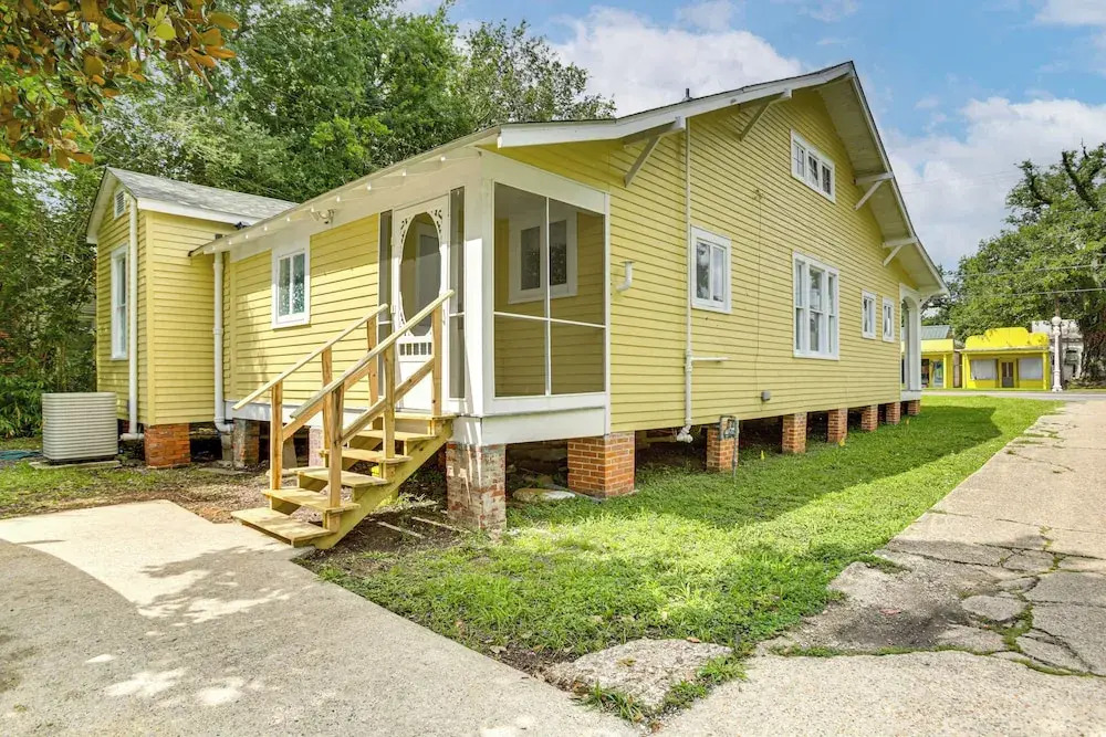 Historic District Haven! Walk Downtown + Fast Wifi