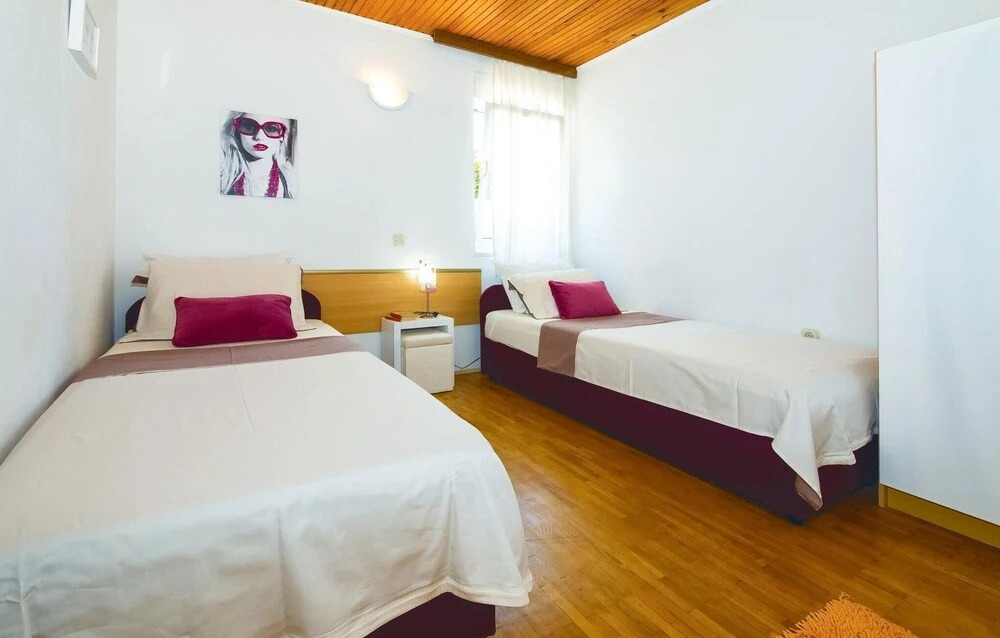 Cozy Home In Okrug Gornji With Sauna
