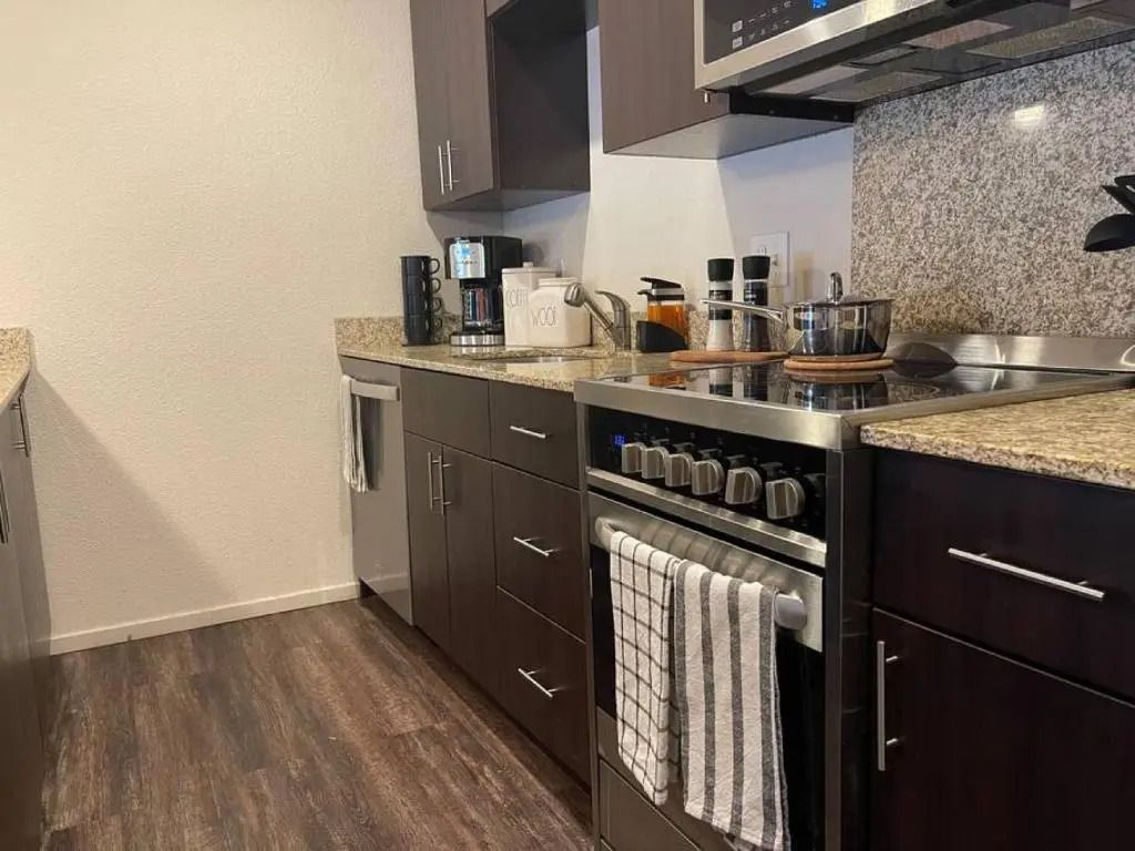 Roe 107 Unit 1 Comfy and Cozy Studio Minutes From Top Golf