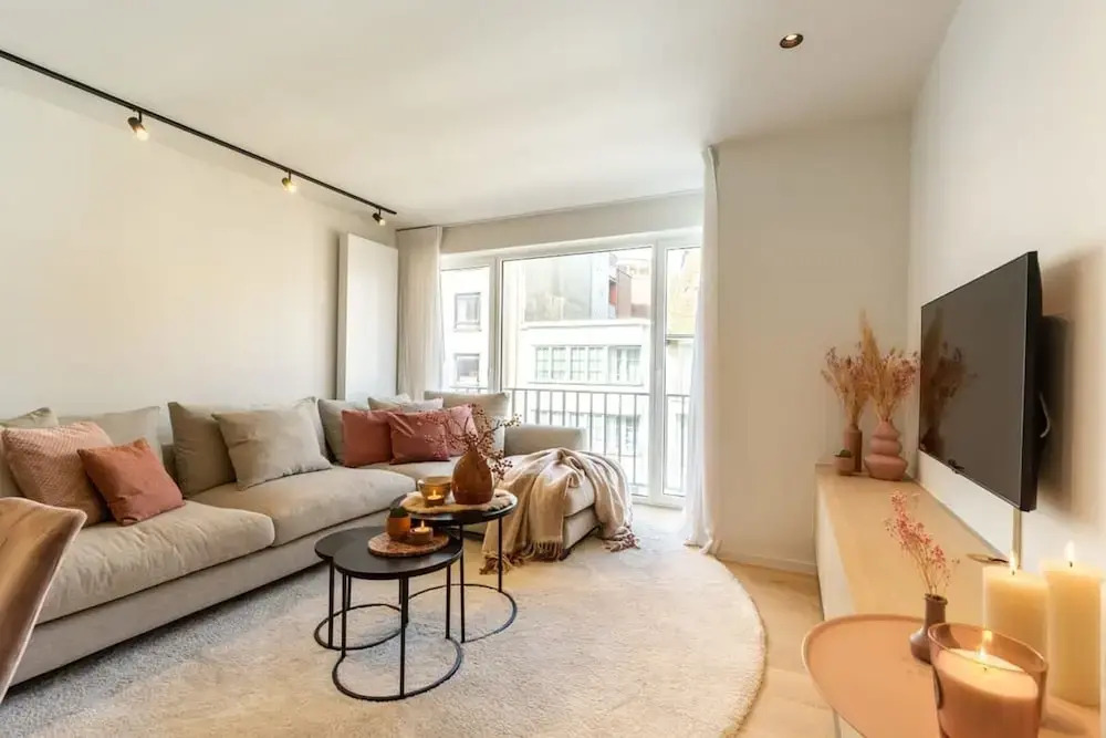 Stunning Apartment on top Location With Parking