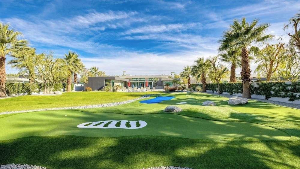Avantstay Polo Villa Halo Pickleball, Putting Green Sleeps 28