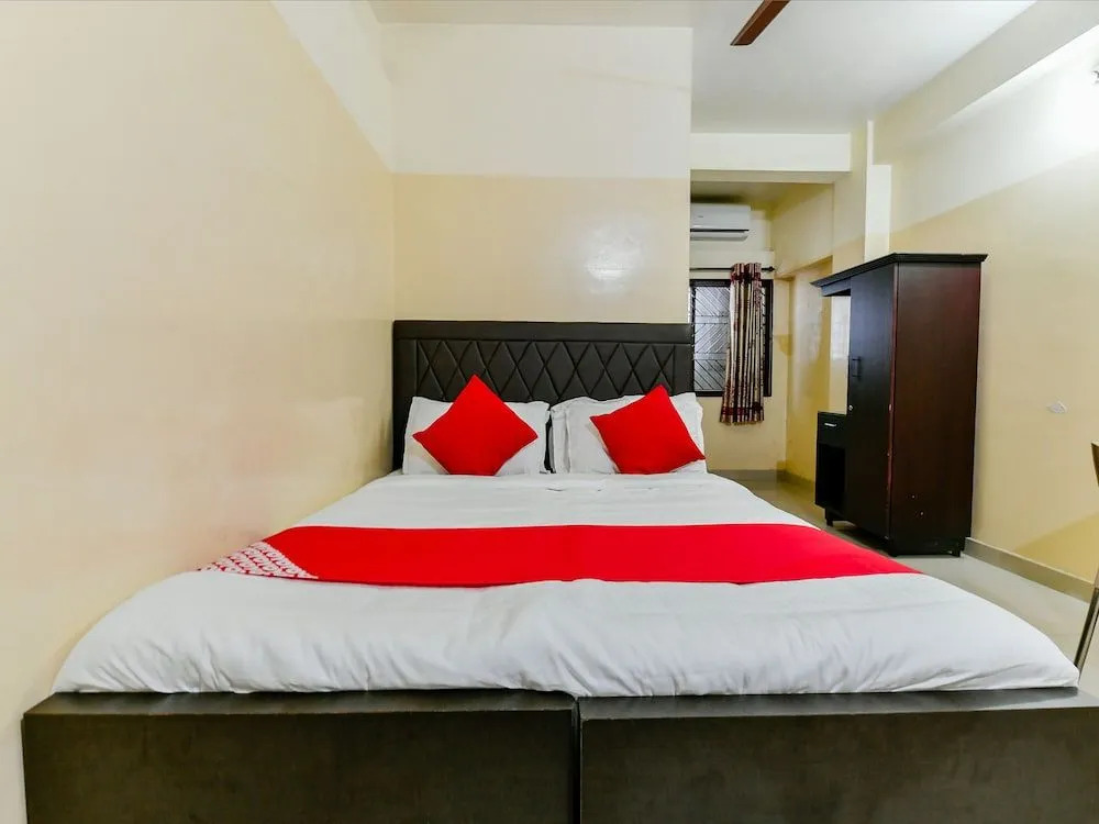 Oyo 23115 Hotel Saravana