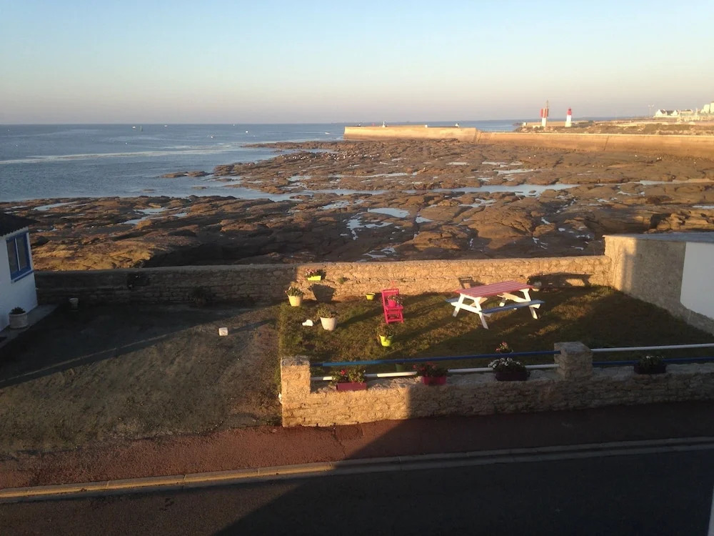 Apartment With 3 Bedrooms in Treffiagat, With Wonderful sea View and W