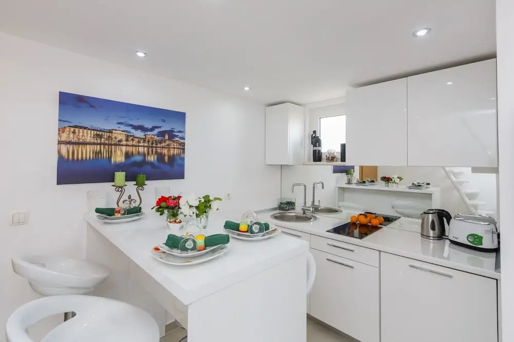 A1 - Modern Luxury apt w. 2 Balconies & sea View