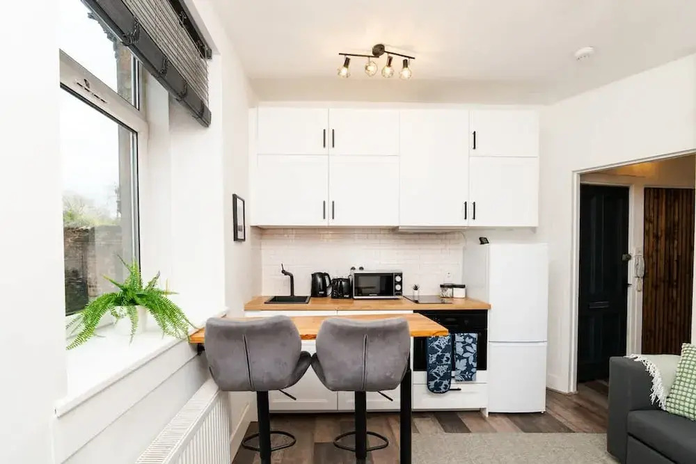 1 Bedroom Apartment-free Parking